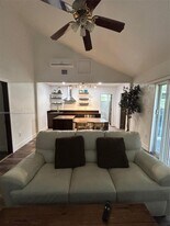 1531 NE 35th St in Oakland Park, FL - Building Photo