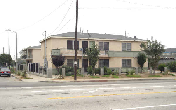 12704 S Figueroa St in Los Angeles, CA - Building Photo