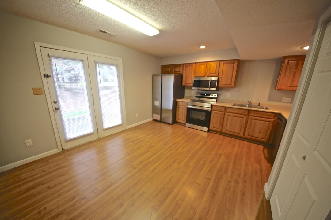 3343 S Oaklawn Cir in Bloomington, IN - Foto de edificio