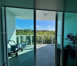 14951 Royal Oaks Ln in North Miami, FL - Foto de edificio - Building Photo