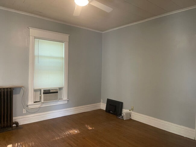 property at 118 N MacArthur Blvd