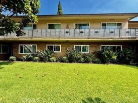 12437 Harris Ave, Unit 11 in Lynwood, CA - Building Photo