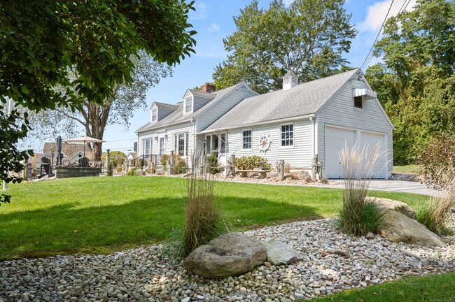 10 Hilltop Rd in East Lyme, CT - Building Photo - Building Photo