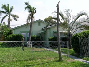 600 43rd St in West Palm Beach, FL - Foto de edificio - Building Photo