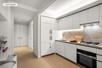 450 Washington St in New York, NY - Building Photo - Building Photo