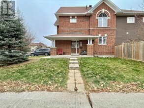300 Tourmaline Cres in Ottawa, ON - Building Photo - Building Photo
