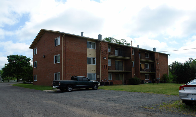 Fairview Arms in Manassas, VA - Building Photo - Building Photo