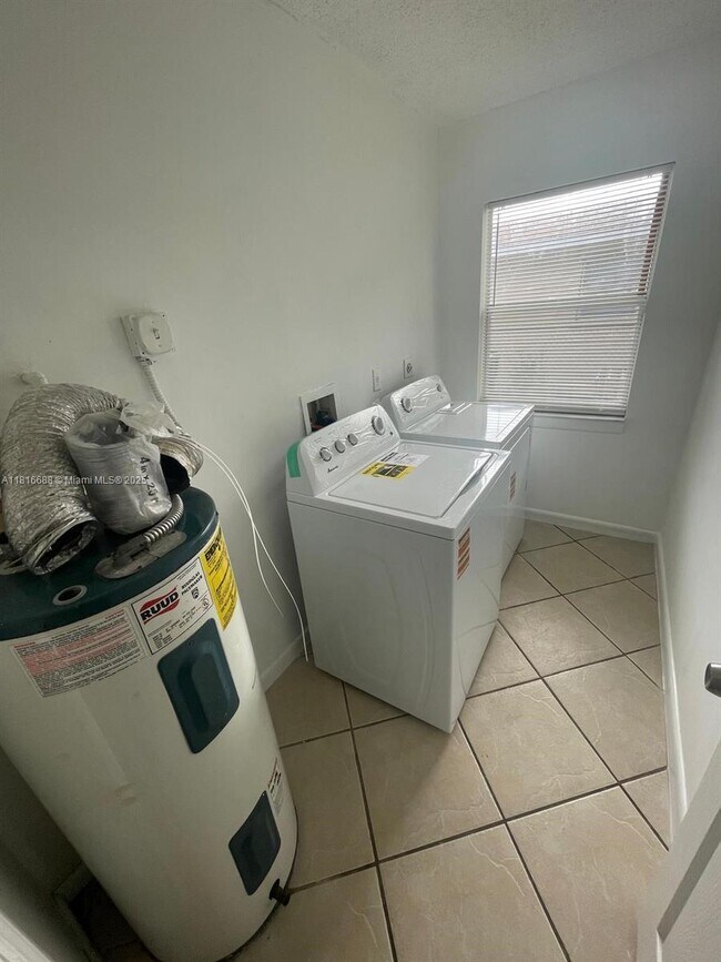 2321 NW 6th Ct in Fort Lauderdale, FL - Building Photo - Building Photo