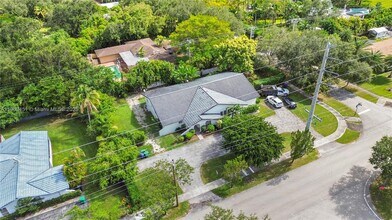 12193 SW 82nd Ave in Pinecrest, FL - Building Photo - Building Photo