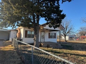 401 Becker St in Indiahoma, OK - Building Photo