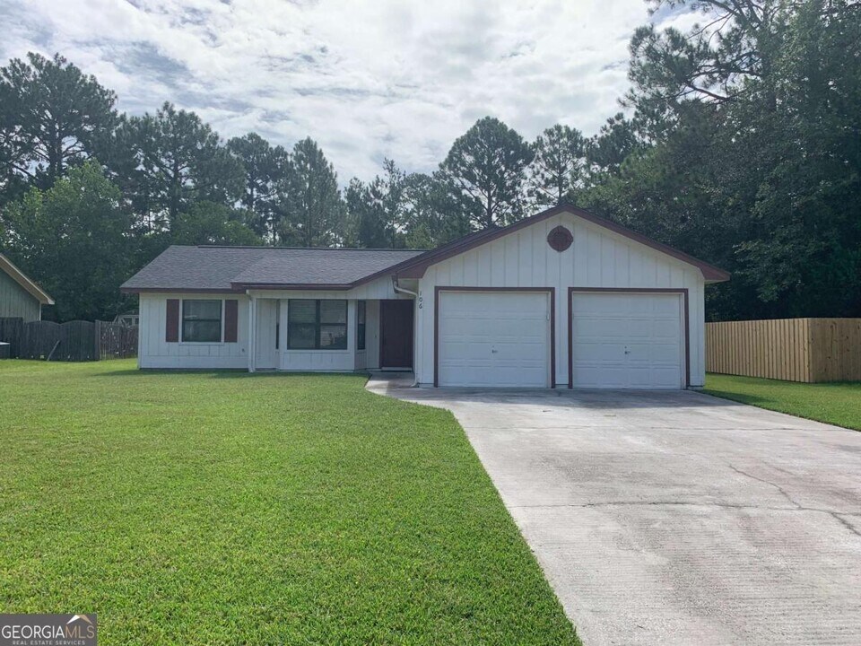 106 Catauba Ct in St. Marys, GA - Building Photo
