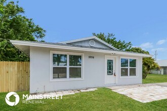 3299 SE Garden St in Stuart, FL - Building Photo - Building Photo