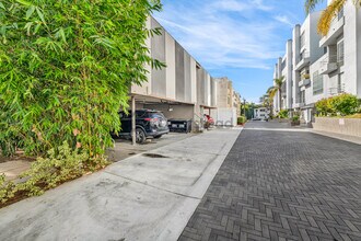 11620 Dunstan Way in Los Angeles, CA - Building Photo - Building Photo