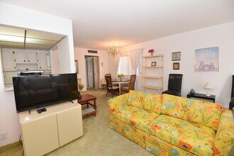 715 Saxony Pl in Delray Beach, FL - Building Photo - Building Photo