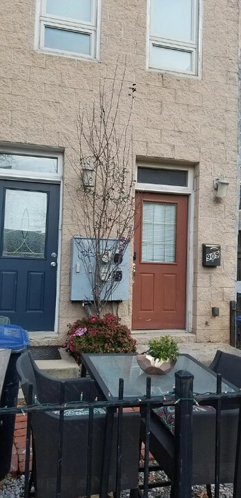 909 W St NW in Washington, DC - Building Photo