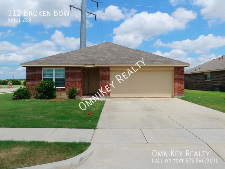 312 Broken Bow in Krum, TX - Building Photo