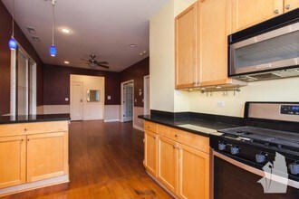 3355 W Wilson Ave in Chicago, IL - Building Photo - Building Photo