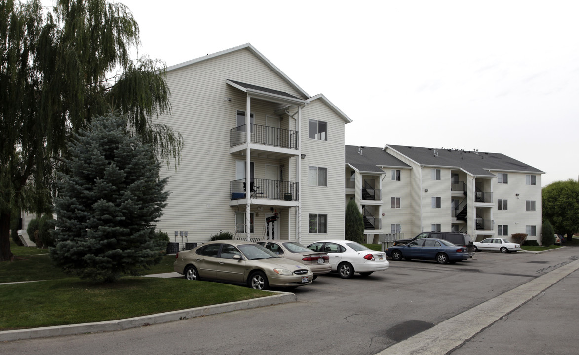 Willow Hollow Apartments in Salt Lake City, UT - Building Photo