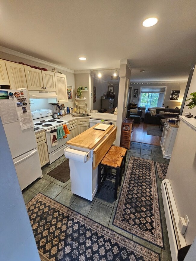 16 Hillcrest W in Portland, ME - Building Photo - Building Photo