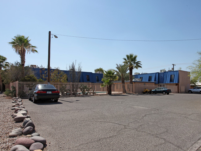 Crossroads Apartments in Tucson, AZ - Foto de edificio - Building Photo