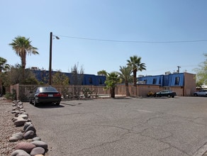 Crossroads Apartments in Tucson, AZ - Building Photo - Building Photo