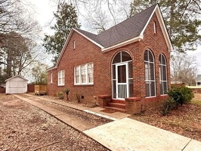 811 4th Ave in Opelika, AL - Building Photo - Building Photo