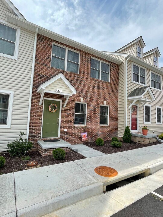2223 Deyerle Ave in Harrisonburg, VA - Building Photo