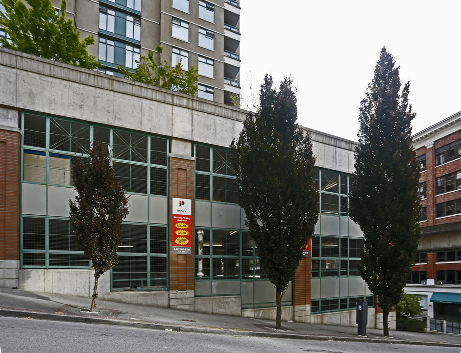 Caranarvon Towers in New Westminster, BC - Building Photo