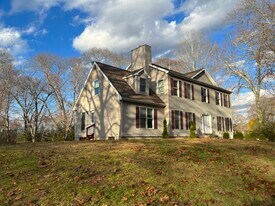 6 Churchill Ln, Unit In law Utilities Included in Westbrook, CT - Building Photo