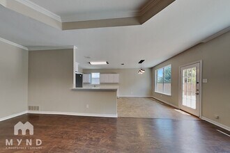 2213 Creek Side Dr in Weatherford, TX - Foto de edificio - Building Photo