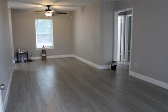 5305 Southlea St in Houston, TX - Building Photo - Building Photo