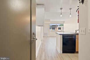 800 4th St SW in Washington, DC - Building Photo