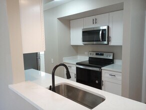 110 Queens Cove in Barrington, IL - Building Photo - Building Photo