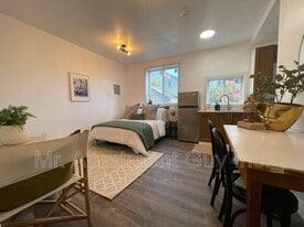 45 St Paul St W in St Catharines, ON - Building Photo