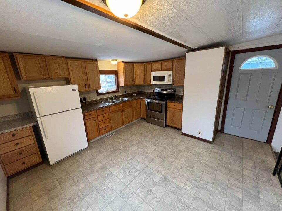 27651 20th Ave in Cadott, WI - Building Photo