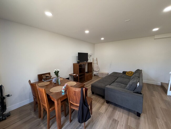 5418 Baja Dr-Unit -5418 Baja Dr Unit 2 in San Diego, CA - Building Photo - Building Photo