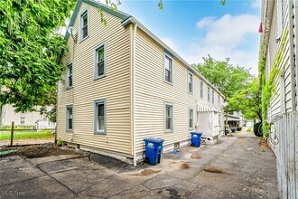 2036 Lark St in Lakewood, OH - Building Photo - Building Photo