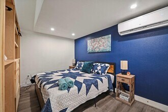 2010 Caplin St in Houston, TX - Building Photo - Building Photo