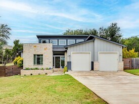 17215 Oak Cliff Cir in Dripping Springs, TX - Building Photo