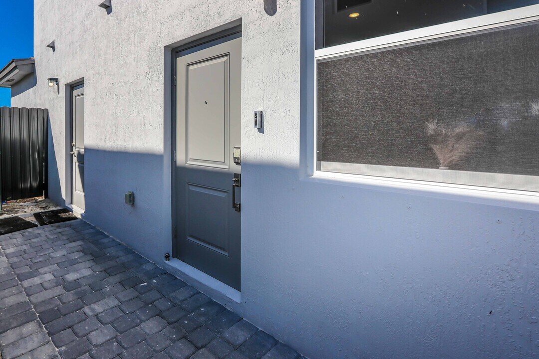 13630 SW 186th Ln, Unit B in Miami, FL - Building Photo