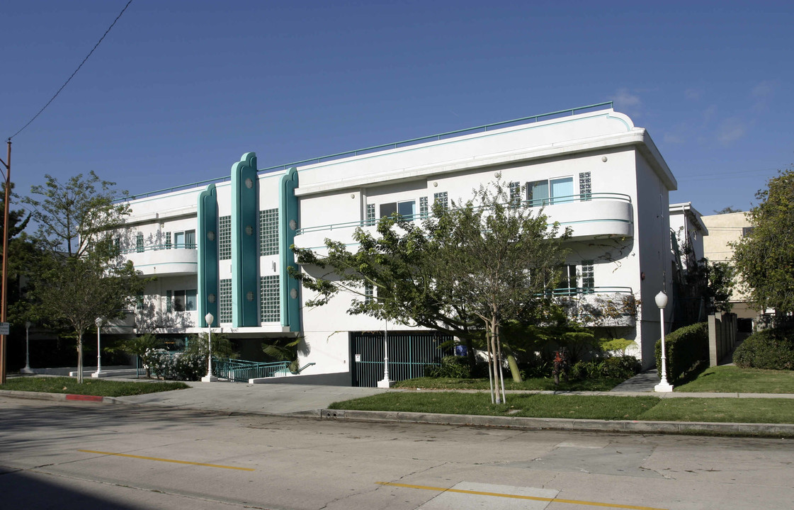 4447 W Lakeside Dr in Burbank, CA - Foto de edificio