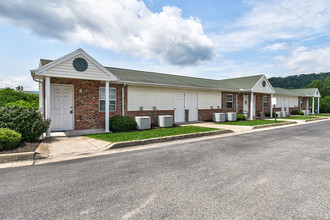 Catawba Club in Berkeley Springs, WV - Building Photo - Building Photo