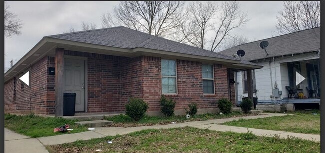 property at 1725 Lakeshore Dr