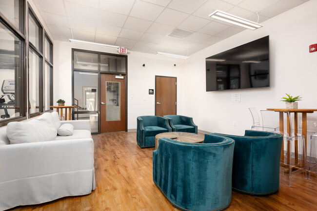 Kirkwood Place in Greensboro, NC - Building Photo - Interior Photo