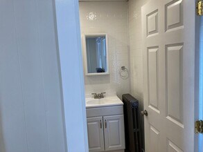 64 Gray St, Unit Unit 3 in Portland, ME - Building Photo - Building Photo