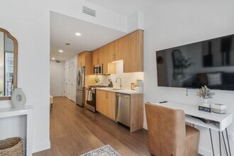 1212 Demonbreun St, Unit 1106 in Nashville, TN - Building Photo - Building Photo