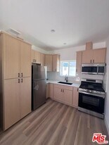 7669 Beeman Ave in Los Angeles, CA - Building Photo