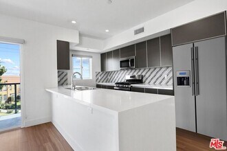 11821 Texas Ave-Unit -102 in Los Angeles, CA - Building Photo - Building Photo