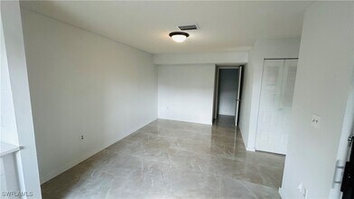 5260 Cedarbend Dr in Ft. Myers, FL - Building Photo - Building Photo