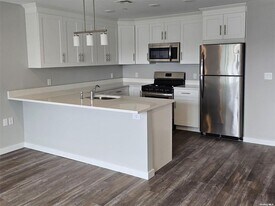 221 Eastview Dr in Central Islip, NY - Building Photo